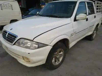 Véhicule à la ferraille ssangyong musso 2.9 turbodiesel cat de l'année 2006 alimenté 662la