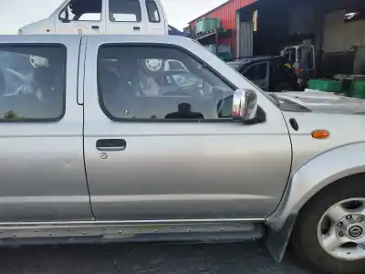Здавання транспортного засобу nissan pick-up (d22) td doble cabina rally raid 4x4 року 2004 потужний yd25ddti