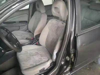 Veicolo di demolizione nissan almera (n16/e) yd22ddt dell'anno 2000 alimentato yd22ddt