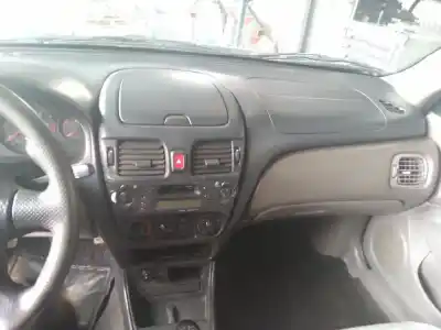 Veicolo di demolizione nissan almera (n16/e) yd22ddt dell'anno 2000 alimentato yd22ddt