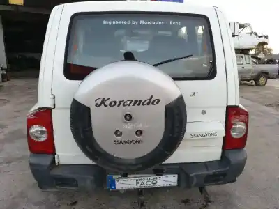 Véhicule à la ferraille ssangyong korando om662la de l'année 1997 alimenté om662la