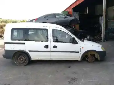 Véhicule à la ferraille corsa                                              combo                                                                                                                                                                                                                                                      corsa c familiar                                                                                                                                                                                                                                           de l'année 2002 alimenté y17dt