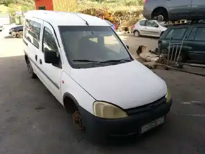 Véhicule à la ferraille corsa                                              combo                                                                                                                                                                                                                                                      corsa c familiar                                                                                                                                                                                                                                           de l'année 2002 alimenté y17dt