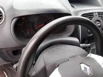 Veicolo di demolizione renault kangoo m/d k9k b6 dell'anno 2014 alimentato k9k b6