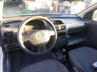 Veicolo di demolizione opel corsa c y17dtl dell'anno 2001 alimentato y17dtl