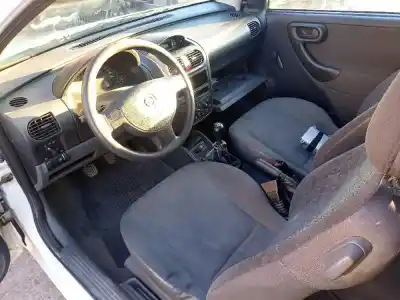 Veicolo di demolizione opel corsa c y17dtl dell'anno 2001 alimentato y17dtl