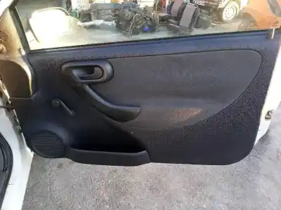 Veicolo di demolizione opel corsa c y17dtl dell'anno 2001 alimentato y17dtl