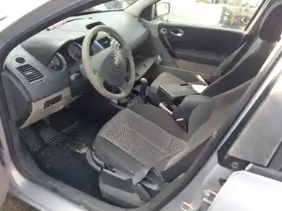 Здавання транспортного засобу RENAULT MEGANE II CLASSIC BERLINA Confort Dynamique року 2003 потужний K4M 760