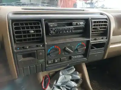 Здавання транспортного засобу land rover discovery (salljg/lj) d21l року 2001 потужний d21l