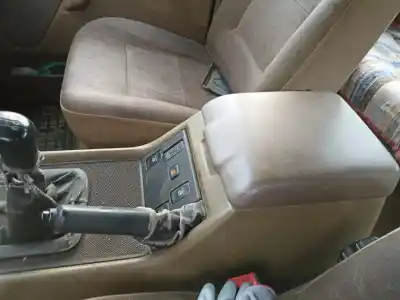 Здавання транспортного засобу land rover discovery iv (l319) 5.0 v8 4x4 року 2001 потужний d21l