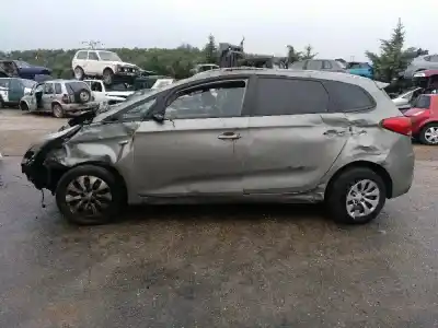 Veículo de Sucata kia carens (rp) d4fd do ano 2001 alimentado d4fd