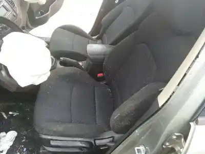 Veículo de Sucata kia carens (rp) d4fd do ano 2001 alimentado d4fd