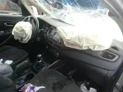 Veículo de Sucata kia carens (rp) d4fd do ano 2001 alimentado d4fd