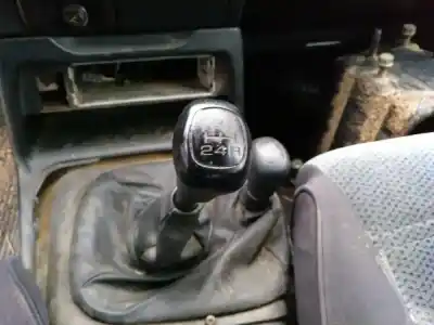 Véhicule à la ferraille opel frontera a 4jb1 de l'année 2001 alimenté 4jb1