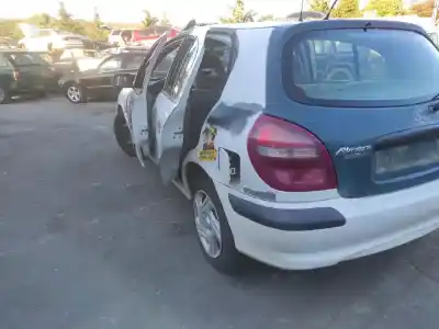 Sloopvoertuig nissan almera (n16/e) yd22ddt van het jaar 2000 aangedreven yd22ddt