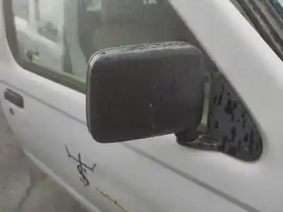 Vehicul casat nissan pickup (d22) td25 al anului 2000 alimentat td25