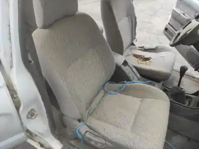 Vehicul casat nissan pickup (d22) td25 al anului 2000 alimentat td25