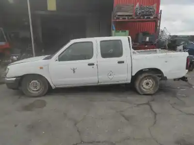 Vehicul casat nissan pickup (d22) td25 al anului 2000 alimentat td25