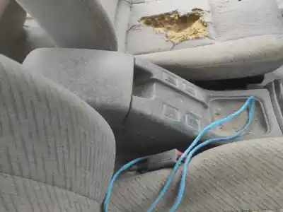 Vehicul casat nissan pickup (d22) td25 al anului 2000 alimentat td25