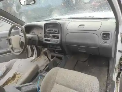 Vehicul casat nissan pickup (d22) td25 al anului 2000 alimentat td25