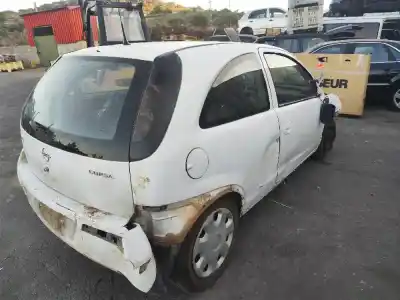 Véhicule à la ferraille corsa                                              combo                                                                                                                                                                                                                                                      corsa c familiar                                                                                                                                                                                                                                           de l'année 2004 alimenté y13dt