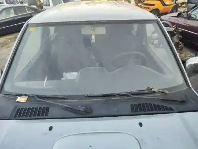 Veicolo di demolizione nissan pickup (d22) yd25ddti dell'anno 2004 alimentato yd25ddti