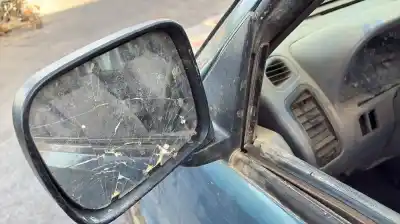 Véhicule à la ferraille nissan terrano/terrano.ii (r20) td27 de l'année 0 alimenté td27