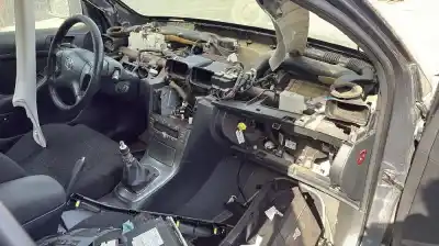 Sloopvoertuig toyota avensis (t27) 2adftv van het jaar 0 aangedreven 2adftv