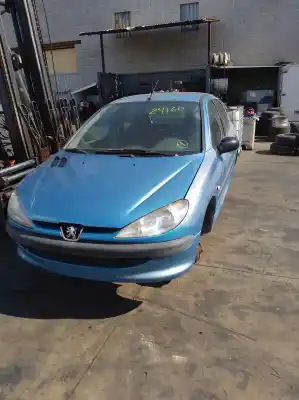 Véhicule à la ferraille PEUGEOT 206 BERLINA 1.4 de l'année 2001 alimenté KFW