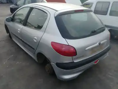 Véhicule à la ferraille peugeot 206 berlina 1.4i 75 x-line de l'année 2003 alimenté kfw