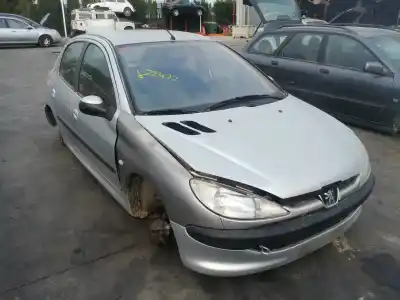 Véhicule à la ferraille peugeot 206 berlina 1.4i 75 x-line de l'année 2003 alimenté kfw