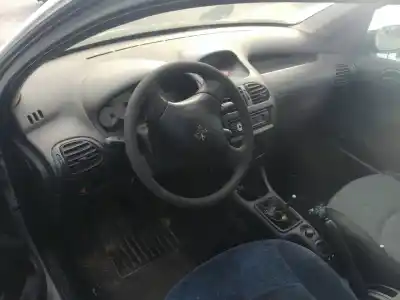 Véhicule à la ferraille peugeot 206 berlina 1.4i 75 x-line de l'année 2003 alimenté kfw