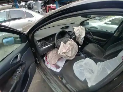 Veicolo di demolizione citroen c5 berlina attraction dell'anno 2006 alimentato 9hz