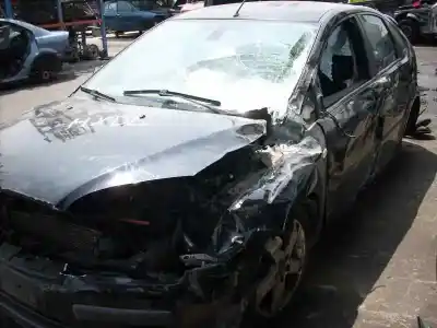 Sloopvoertuig ford focus berlina (cap) ghia van het jaar 2006 aangedreven hxda
