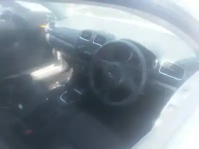 Veículo de Sucata volkswagen golf vi (5k1) 1.4 do ano 2001 alimentado cgga