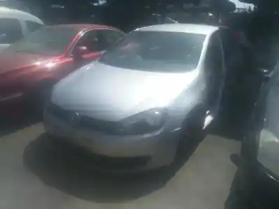 Veículo de Sucata volkswagen golf vi (5k1) 1.4 do ano 2001 alimentado cgga