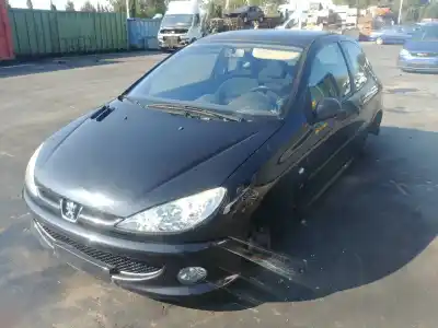 Véhicule à la ferraille PEUGEOT 206 BERLINA XS-Line de l'année 2003 alimenté KFWTU3JP