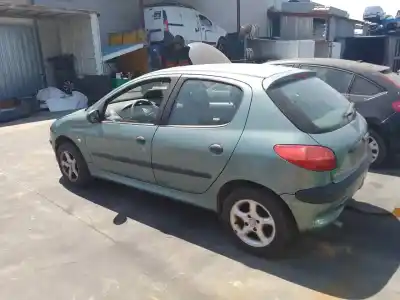Véhicule à la ferraille PEUGEOT 206 BERLINA 1.6 de l'année 2000 alimenté NFZ