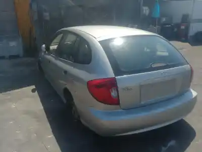 Véhicule à la ferraille kia rio 1.3 cat de l'année 2004 alimenté g/a3d
