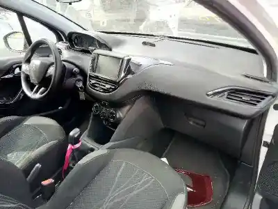 Veículo de Sucata peugeot 208 i (ca_, cc_) 1.2 vti 82 do ano 2013 alimentado hmz