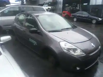 Veículo de Sucata RENAULT CLIO III 1.5 dCi Diesel 68 CV / 50 KW do ano 2010 alimentado K9K768