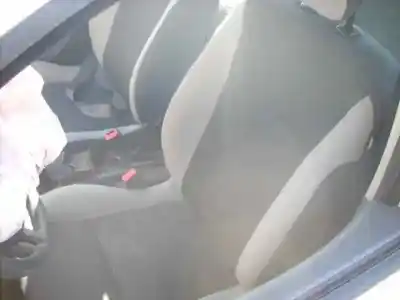 Veículo de Sucata renault clio grandtour authentique 65 cv / 48 kw do ano 2010 alimentado 