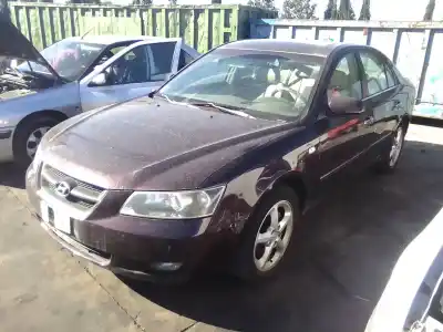 Veicolo di demolizione hyundai sonata v (nf) 2.4 dell'anno 2005 alimentato g4kc