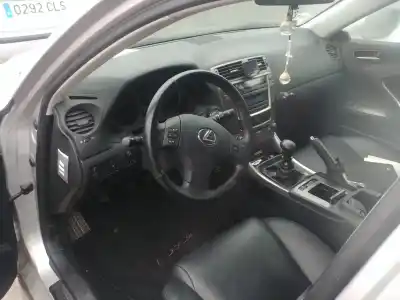 Veículo de Sucata lexus is 250c 2.5 v6 cat do ano 2017 alimentado 4gr-fse