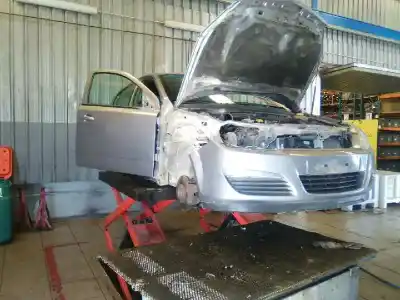 Veículo de Sucata OPEL ASTRA H SEDÁN (A04) 1.7 CDTI (L69) do ano 2004 alimentado 