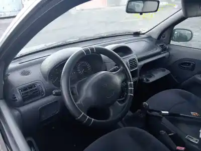 Здавання транспортного засобу renault clio ii fase ii (b/cb0) 1.2 16v року 2001 потужний d4fb7