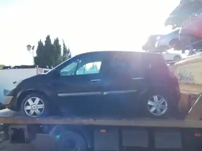 Veículo de Sucata RENAULT MEGANE II BERLINA 5P  do ano 2004 alimentado 