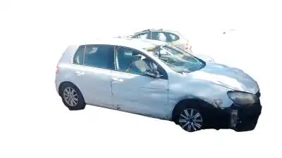 Veículo de Sucata VOLKSWAGEN GOLF VIII VARIANT (CG5)  do ano 2001 alimentado SIN DOC