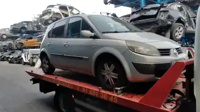 Vehículo de desguace RENAULT SCENIC II 1.9 dCi Diesel del año 2003 con motor F9Q D8