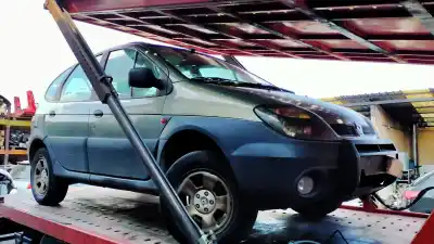 Scrapping Vehicle renault scenic rx4 (ja0) 1.9 dci salomon of the year 2001 powered f9q732